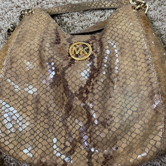 Michael kors purse - Picture 2 of 16